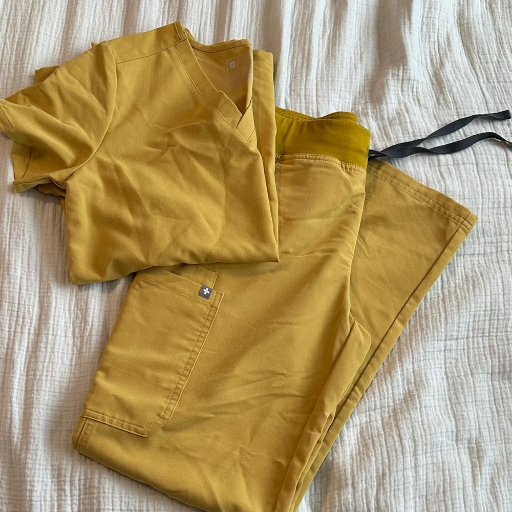 Figs Light Gold Scrub Set - Picture 1 of 4